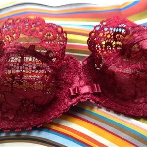 Red lace rien bra